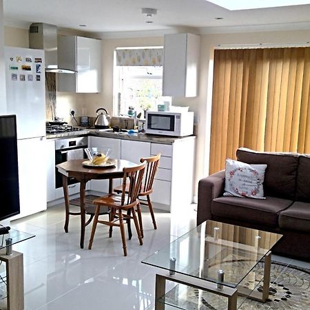 Luxury London Ensuite Double Room, Park Free, Tram-Train! Mitcham Exteriör bild