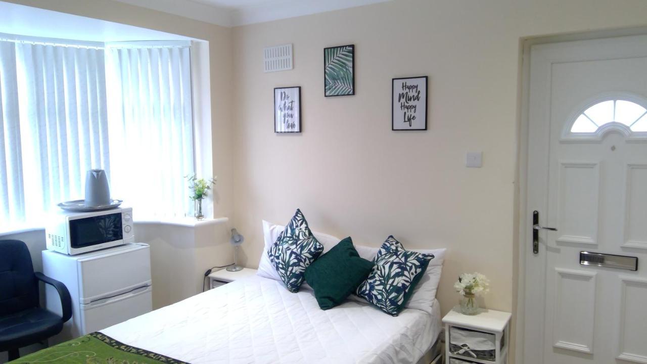 Luxury London Ensuite Double Room, Park Free, Tram-Train! Mitcham Exteriör bild