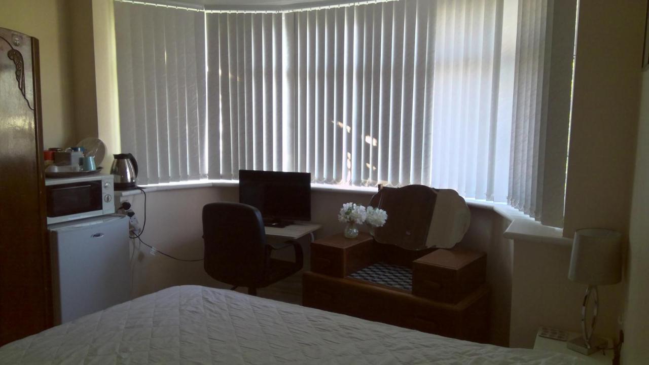 Luxury London Ensuite Double Room, Park Free, Tram-Train! Mitcham Exteriör bild