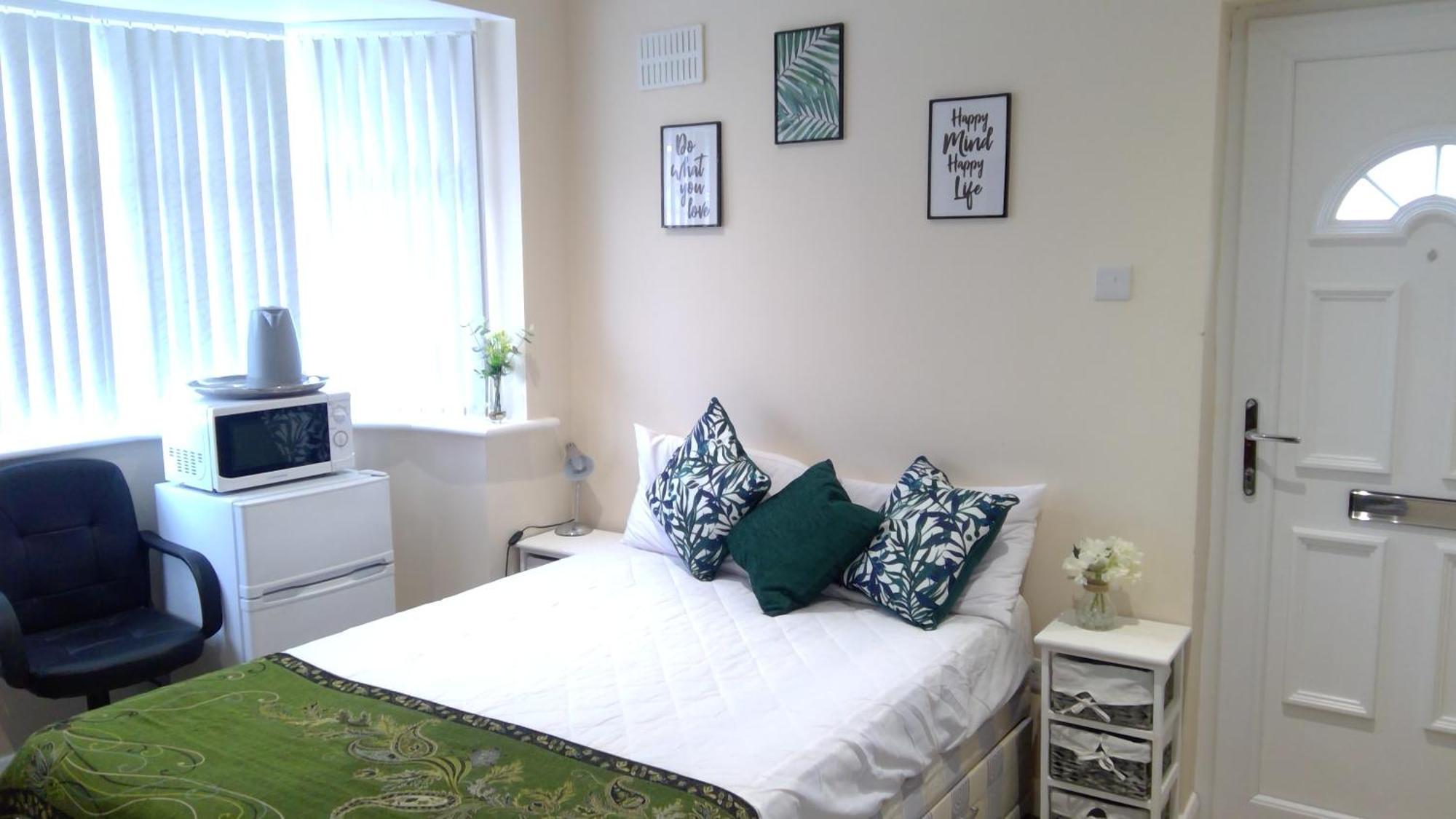 Luxury London Ensuite Double Room, Park Free, Tram-Train! Mitcham Exteriör bild